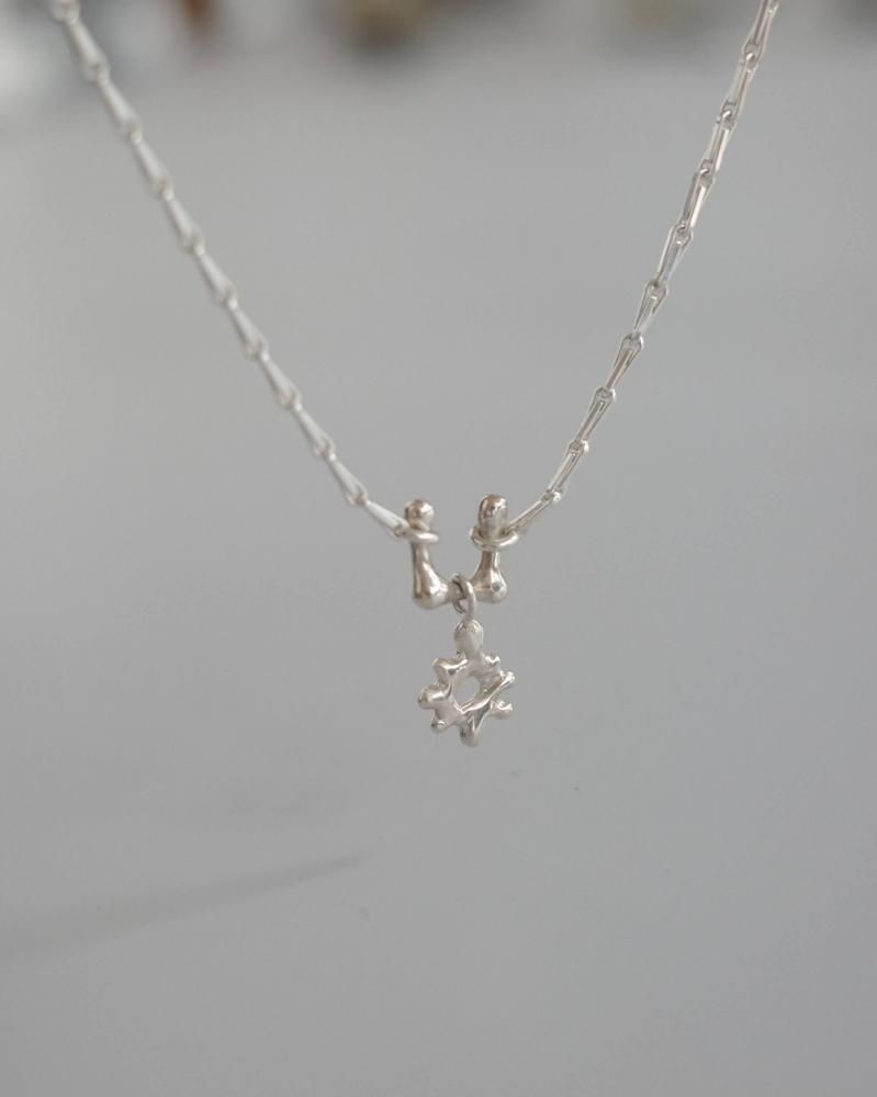 EMIKOAMANOBone necklace 'pop' 
