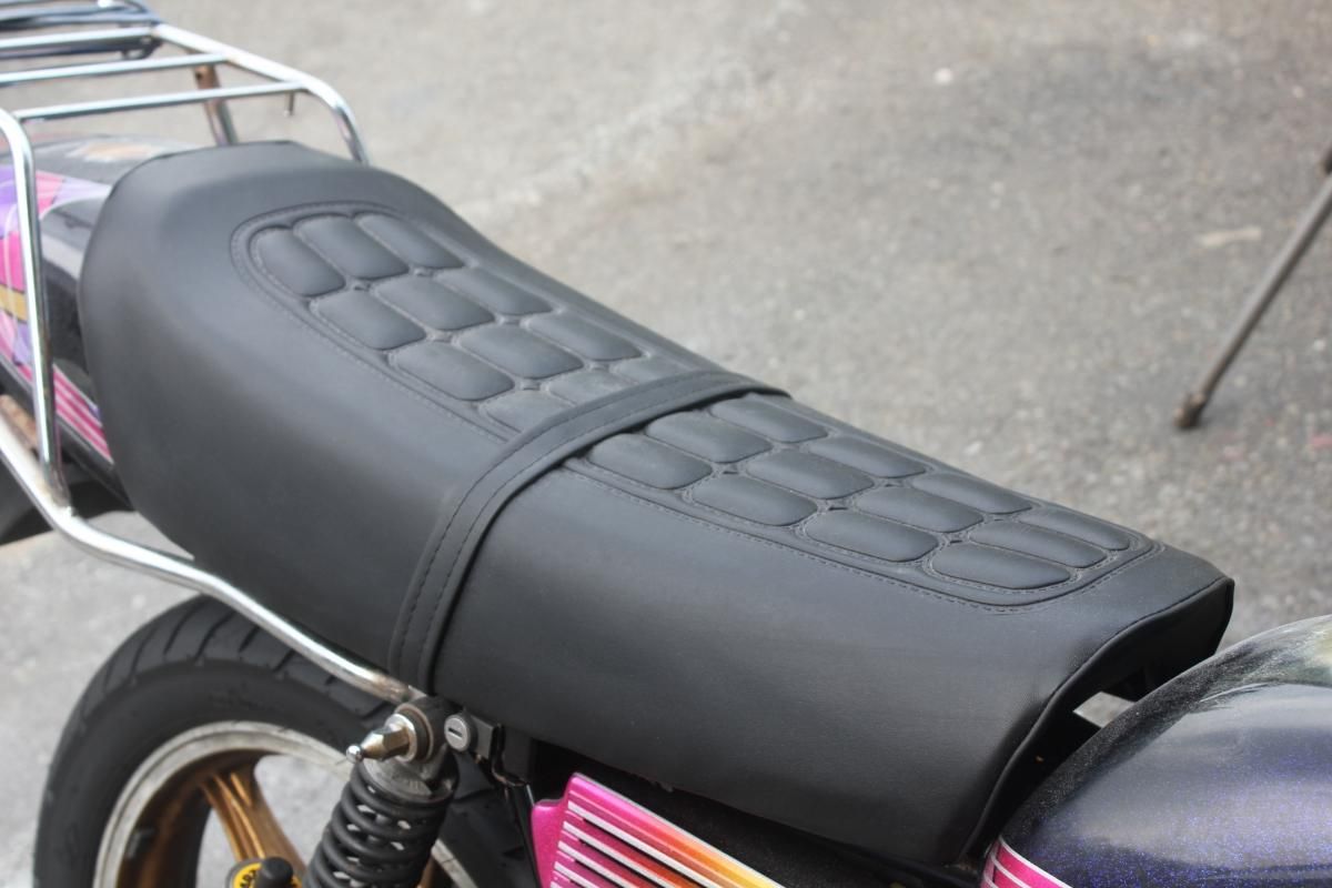 上等な 期間限定セール スズキRG250E シートレール 素材はFRP製になり
