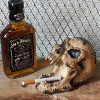 볥Iron Cross Skull Biker Ashtray