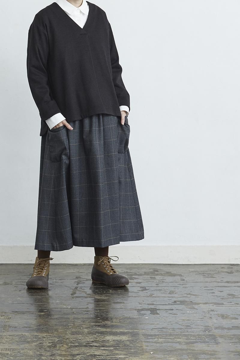 atelier naruse/ wool gather skirt  グレーロングスカート