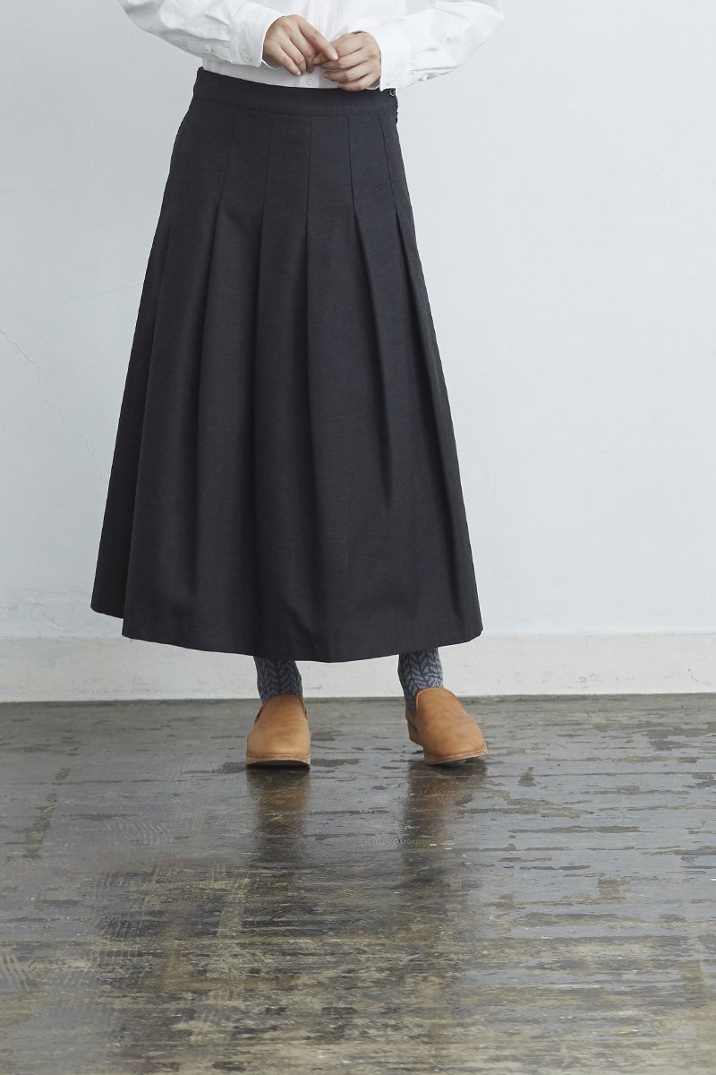 cotton chino tuck skirt - atelier naruse | Online store