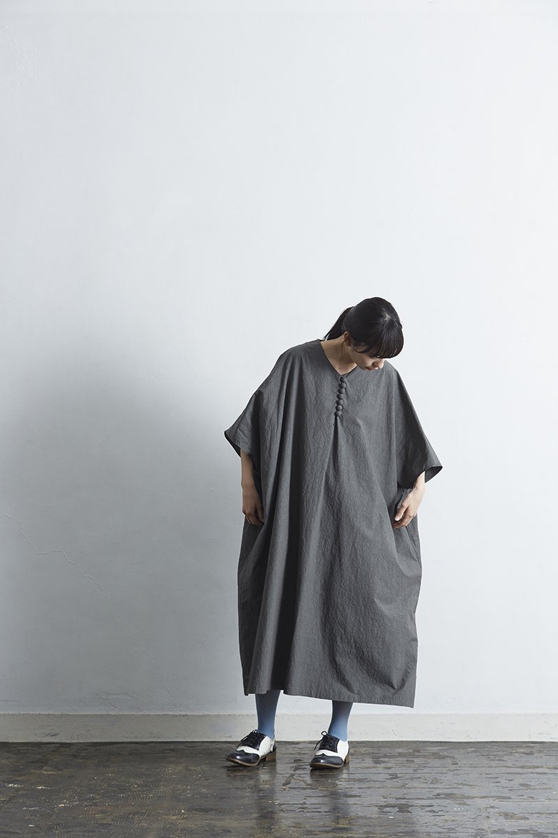 cotton TENT-LINE one-piece / charcoal - atelier naruse | Online store