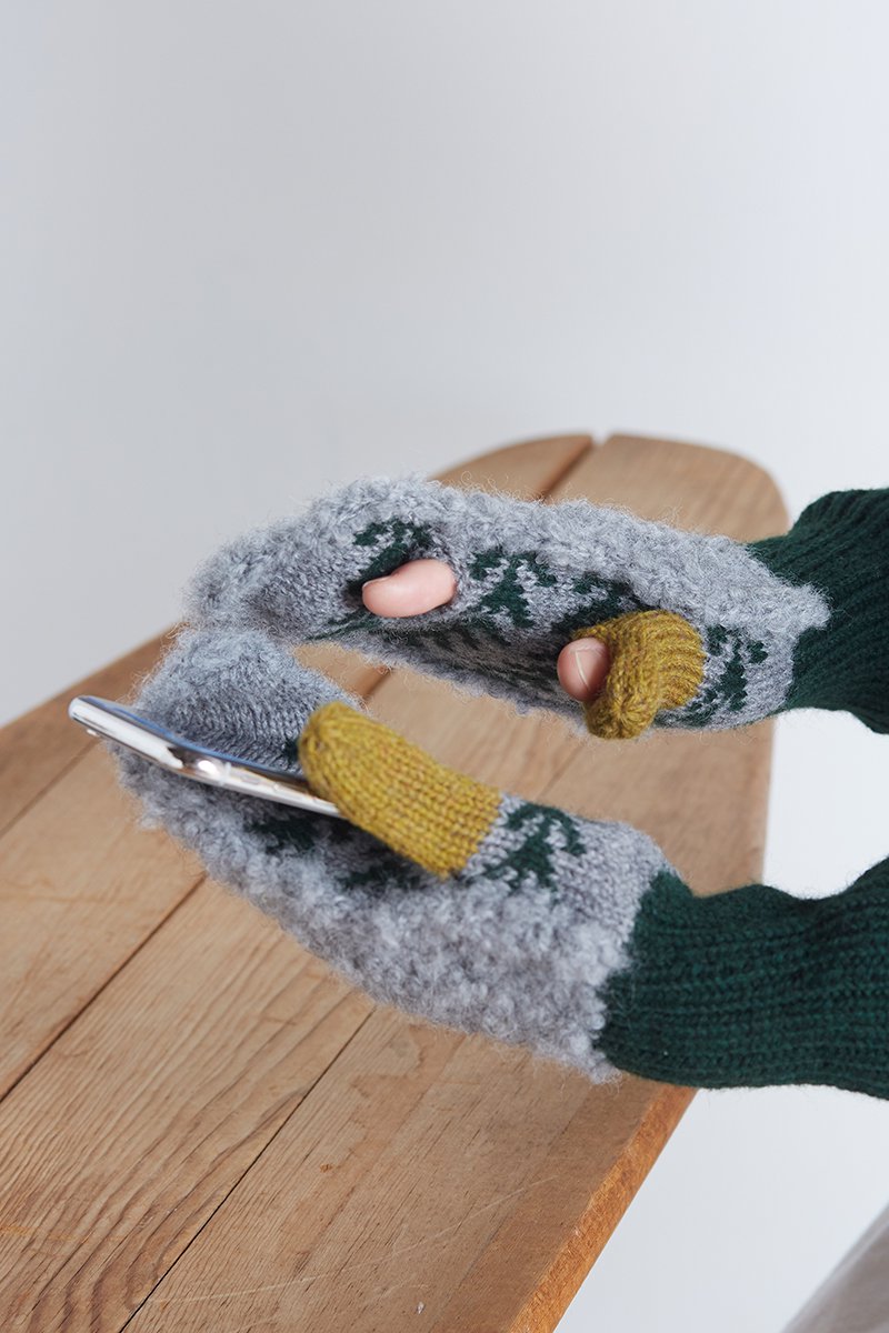 natural wool ~gezellig~ boa mittens - atelier naruse | Online store