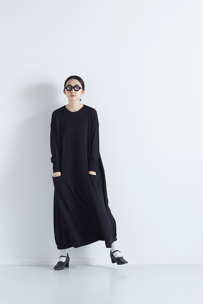 wool cocoon knit one piece / black