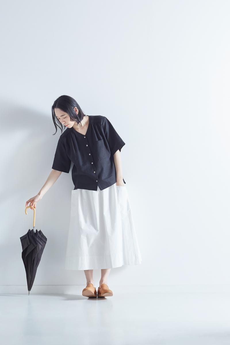 atelier naruse アトリエナルセ　リネンVネックシャツ　鉛白 atelier naruse アトリエナルセ リネンVネックシャツ 鉛白