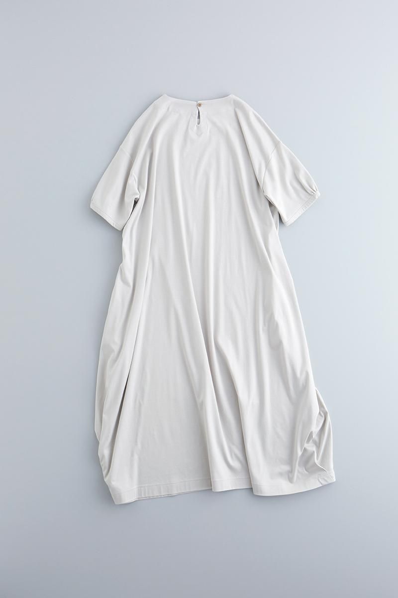 atelier naruse コクーンワンピース 鉛白バックボタン付き