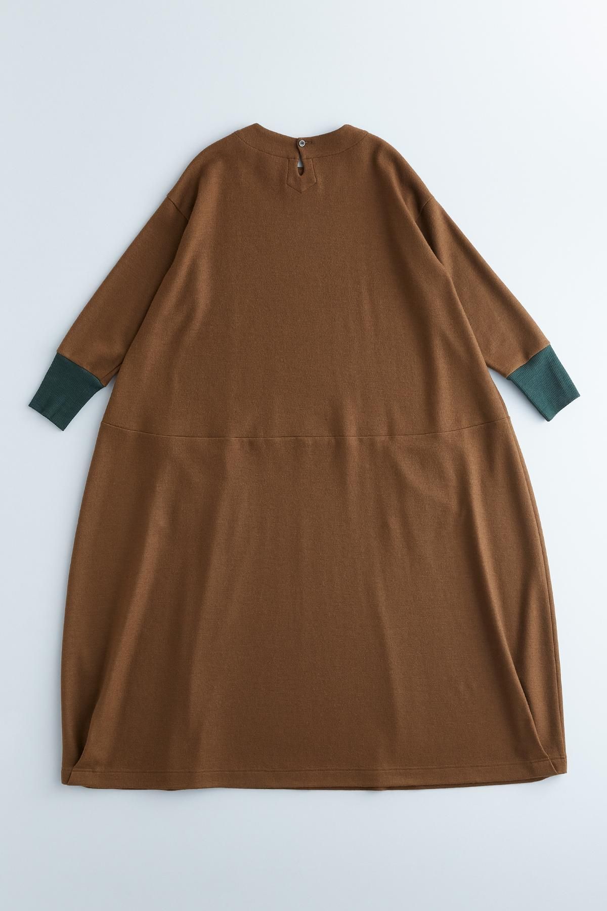 新品未使用atelier naruse スムースウールコクーンワンピース atelier naruse / スムースウールコクーンワンピース(black