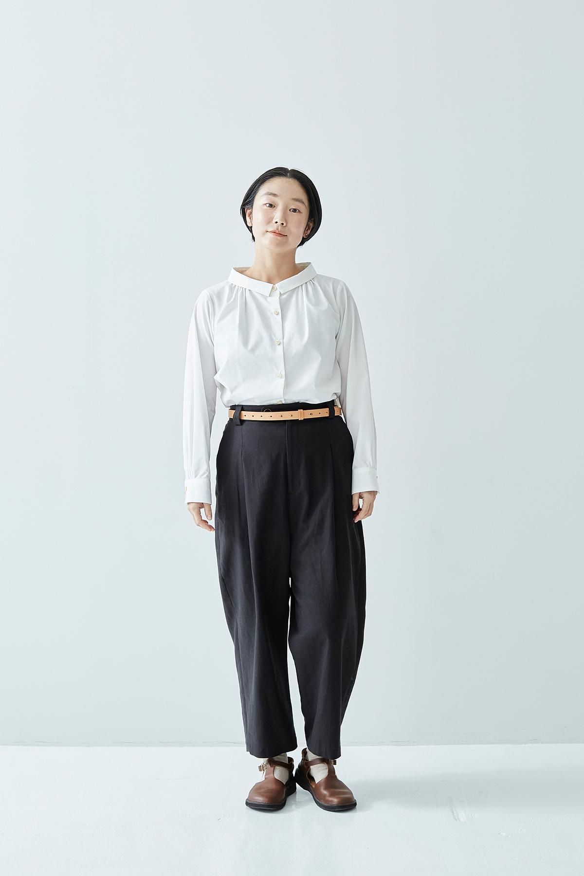 【訳あり】atelier naruse コットンスタンドオフカラーブラウス atelier naruse / コットンスタンドオフカラーブラウス