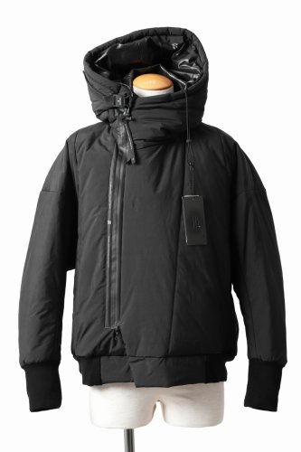 <img class='new_mark_img1' src='https://img.shop-pro.jp/img/new/icons1.gif' style='border:none;display:inline;margin:0px;padding:0px;width:auto;' />NILøS FIXED PADDING HOODED JACKET. (col.BLACK size.1)