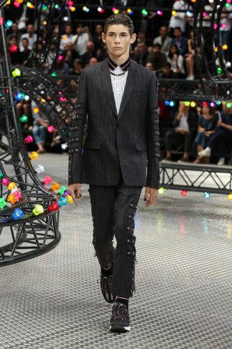 <img class='new_mark_img1' src='https://img.shop-pro.jp/img/new/icons16.gif' style='border:none;display:inline;margin:0px;padding:0px;width:auto;' />超希少 Dior HOMME 17SS 美品 