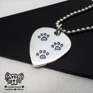 guretio pick pendant
