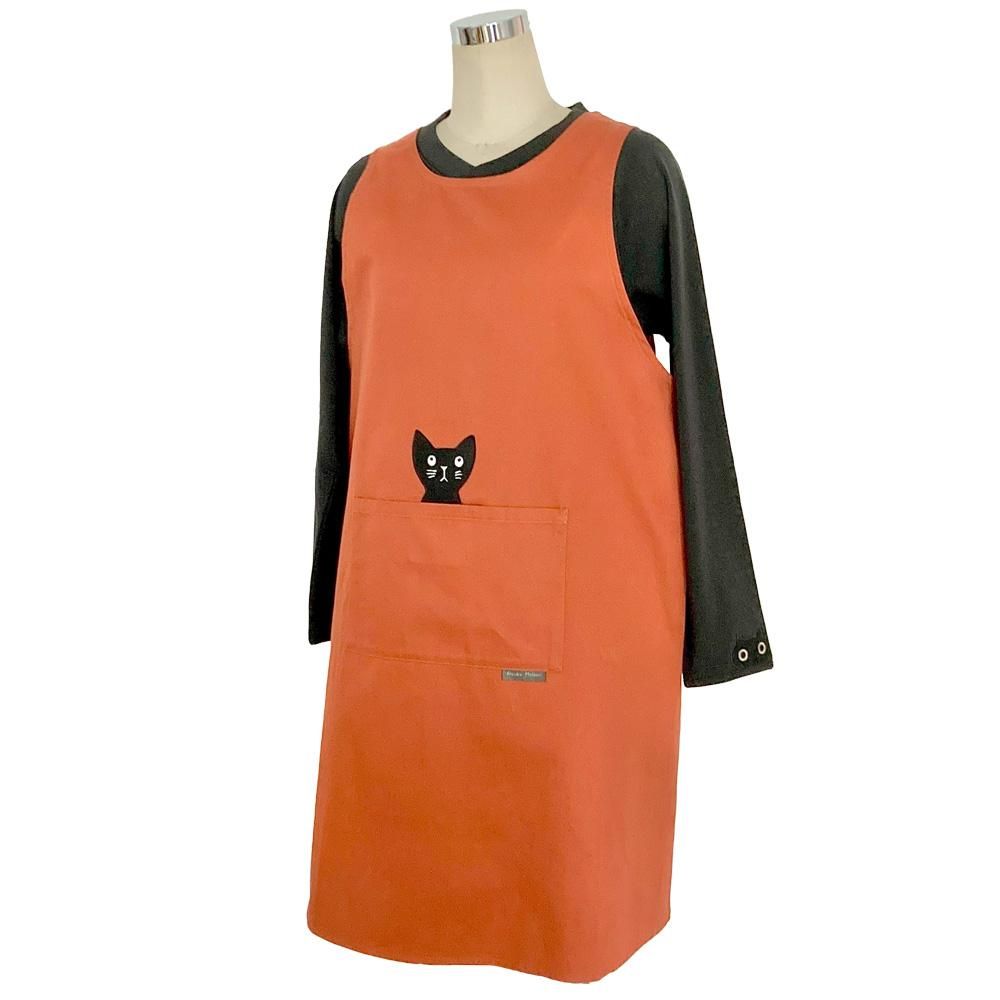 かつらぎのひょっこり黒猫 背付きエプロン - Atsuko Matano 公式