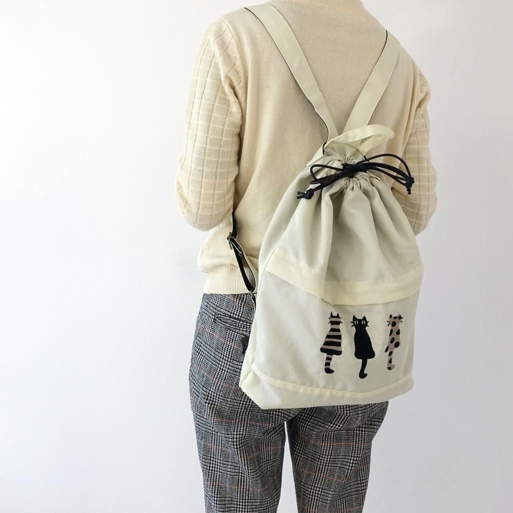 仲良し猫 刺繍ナップサック （アイボリー） - Atsuko Matano