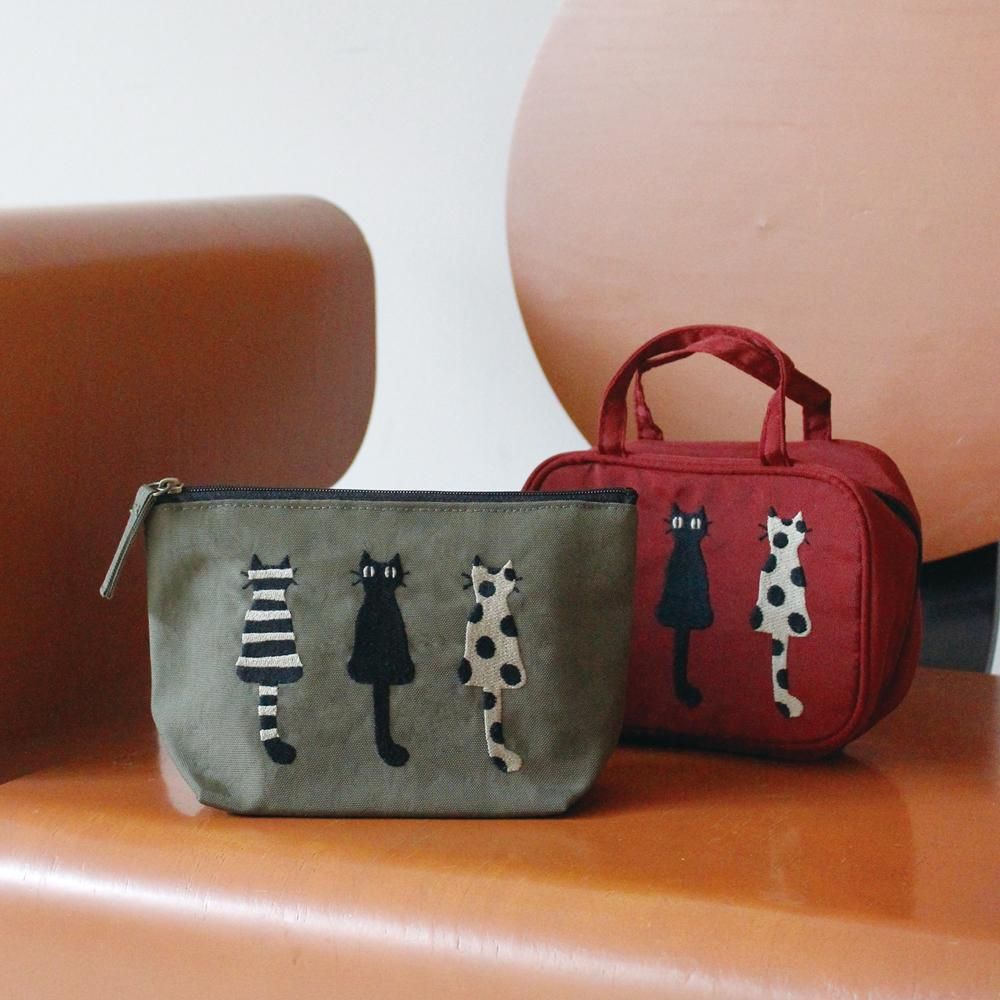 仲良し猫 刺繍Tマチ付ポーチ （カーキ） - Atsuko Matano 公式
