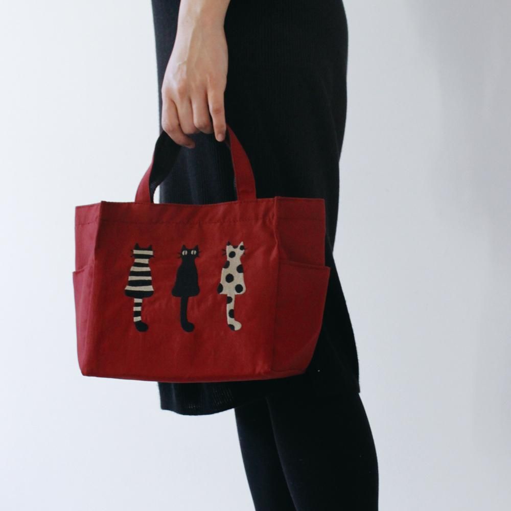 仲良し猫 刺繍マチ付トート (カーキ) - Atsuko Matano 公式 仲良し猫 刺繍マチ付トート (カーキ) - Atsuko Matano 公式