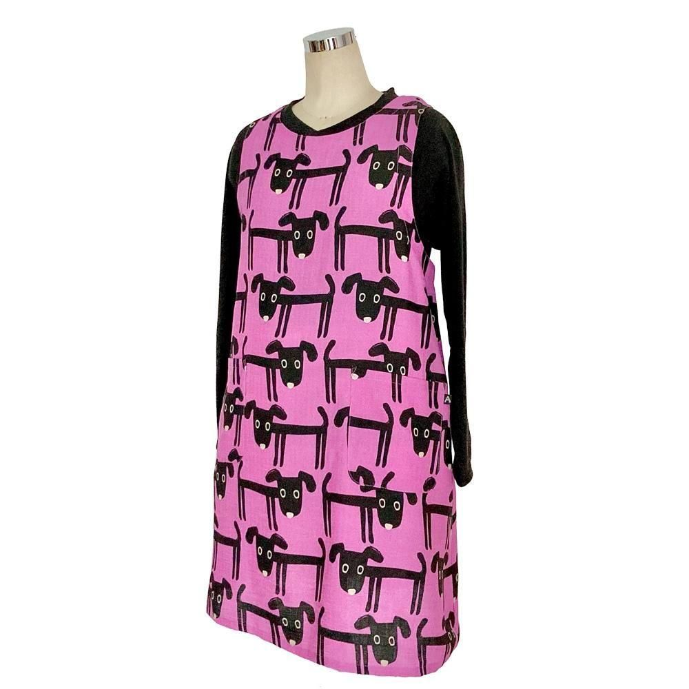 ♥新品未使用！Atsuko Matano 黒い犬キッチンエプロン　ピンク 黒い犬 背付きエプロン - Atsuko Matano 公式オンラインショップ