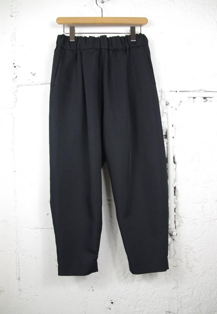 NO CONTROL AIR DR_NC0303PF ライトマットポリエステル・ツイル　細身シルエット　前１タック　フルレングス　[BLACK]