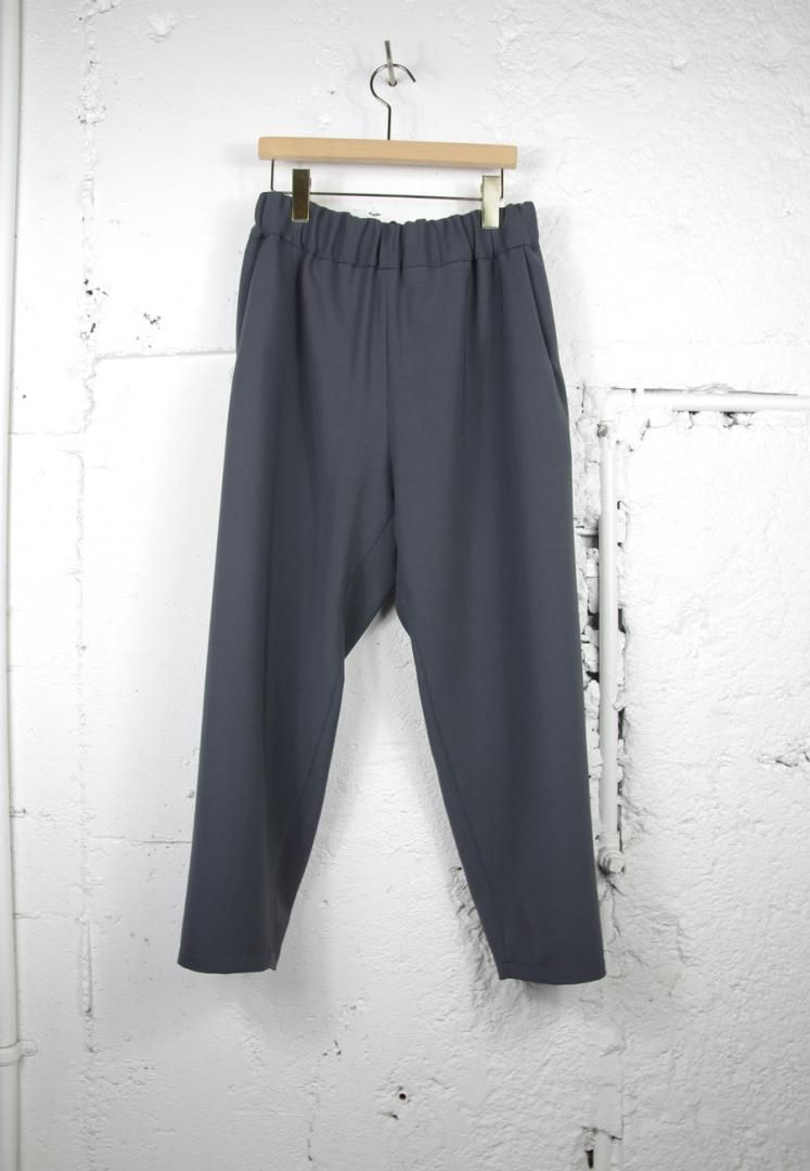 NO CONTROL AIR LE_NC0805PF スパンポリエステル・ドレープカルゼ　テーパード　9.5分丈[SLATE GREY]