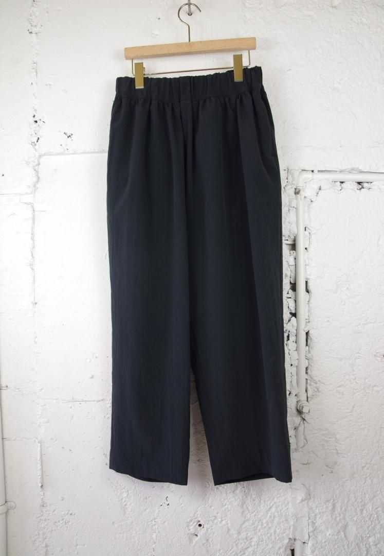 NO CONTROL AIR LE_NC1004PF エアベント・メッシュタフタ ギャザーテーパードパンツ　フルレングス[BLACK]