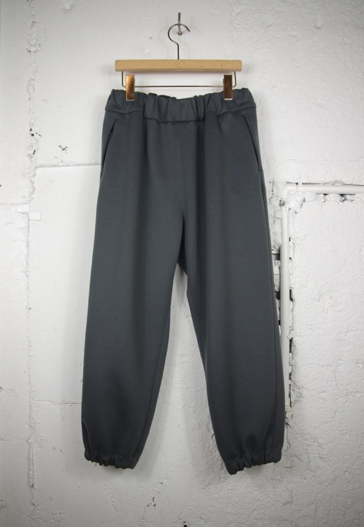 NO CONTROL AIR SN_NC2107TP スプタン|ポリエステル・スプリンギィ　ダンボールニット　ジョガーパンツ　9.5分丈[BLUE GREY]