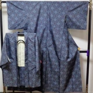 和服アンサンブル 女性用紬 正絹 大島紬 奄美大島の織物 黒の幾何学模様 わけあり 147cmの身長の方