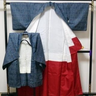 和服アンサンブル 女性用紬 正絹 村山大島紬 東村山市の幻の織物 青の幾何学模様 美品 152cmの身長の方
