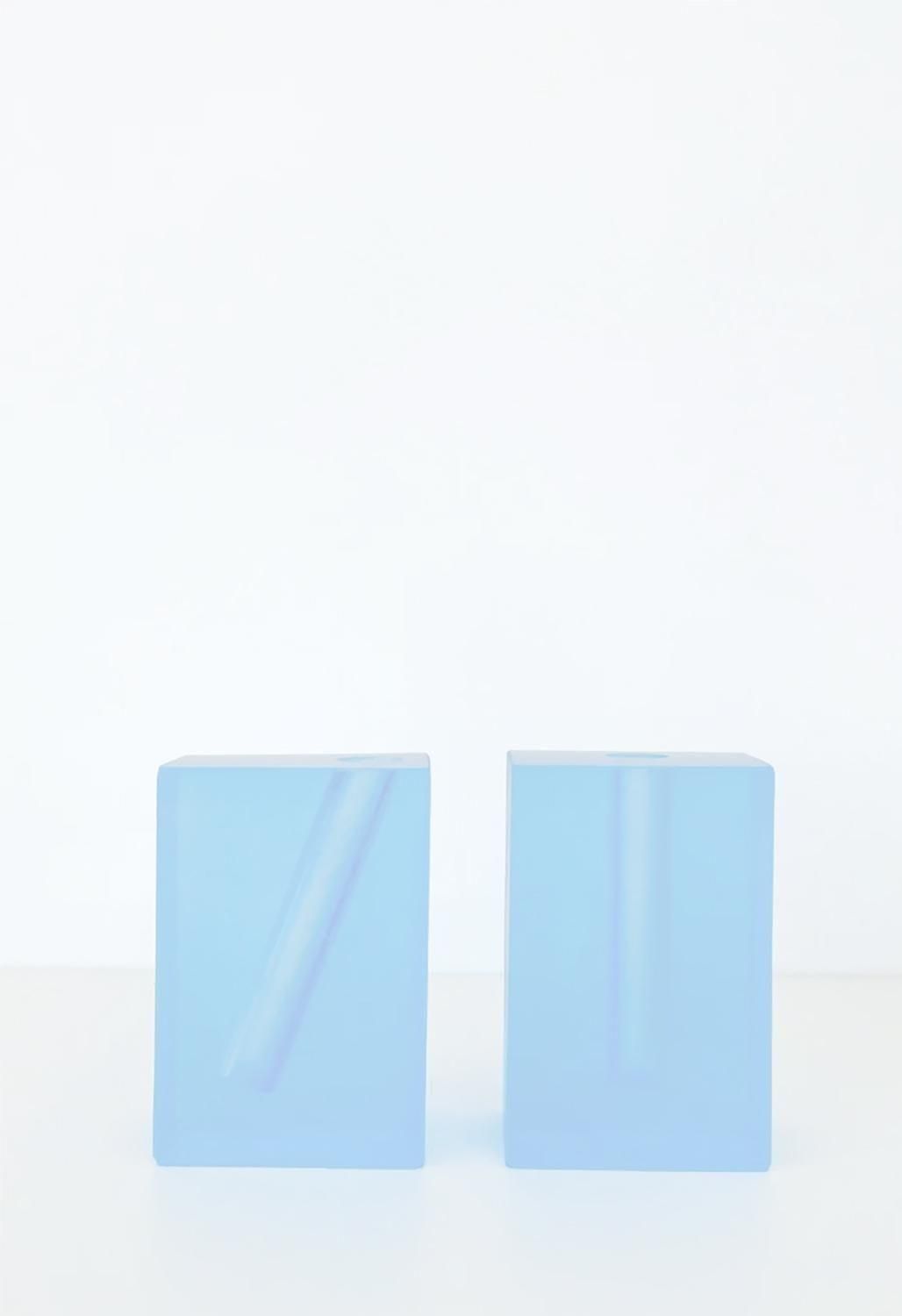 ACRYLIC VASE -B