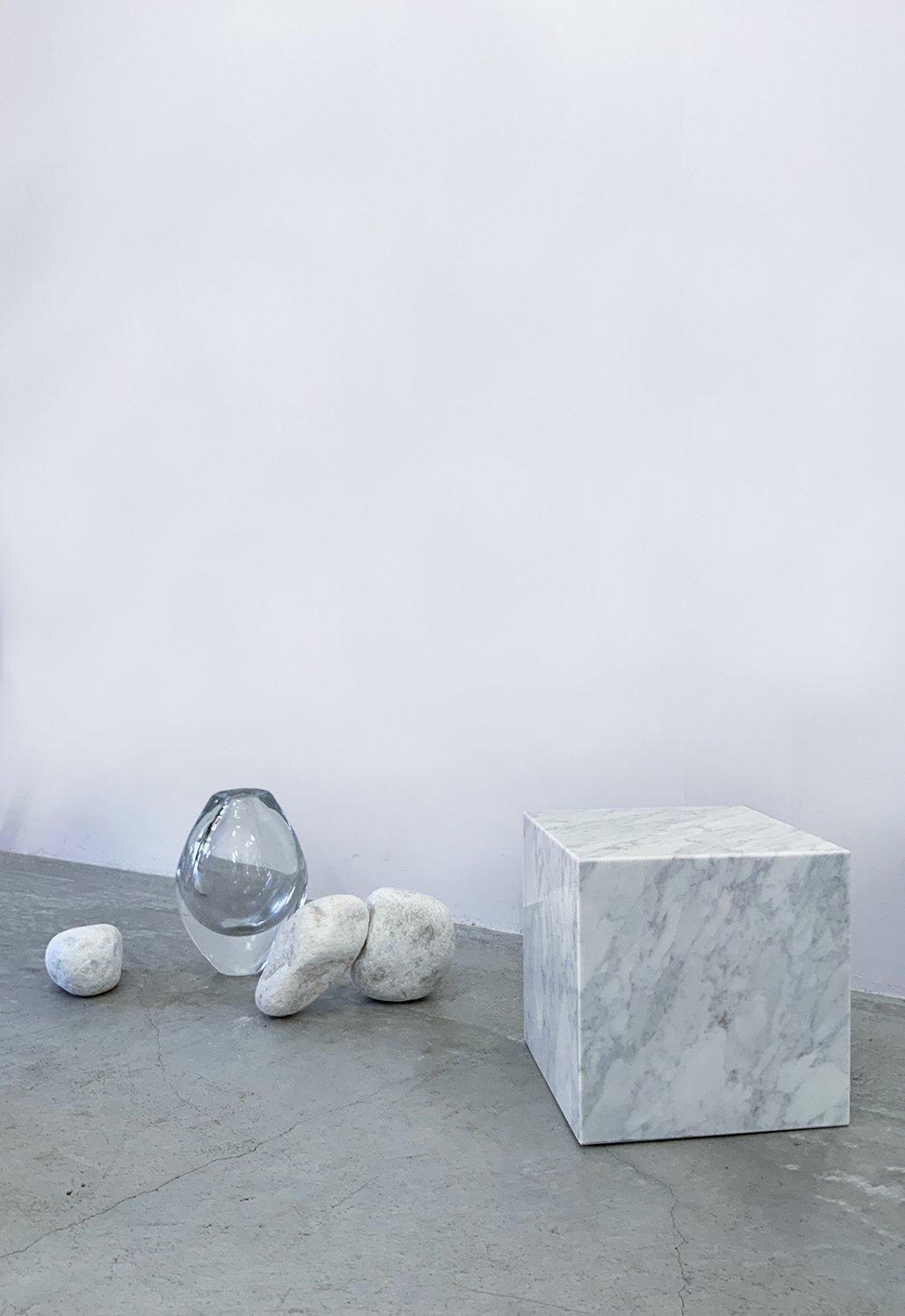 石材製？大理石らしい？約80cm 高さ重たい 踏み石 長方形 590mm×290mm 舗石 大理石 天然石 高級 敷石 庭石