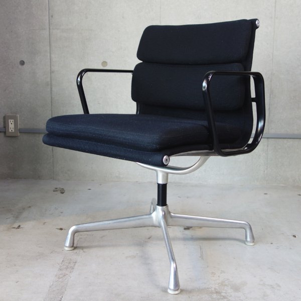 Soft Pad Group Side Chair (Arm set）