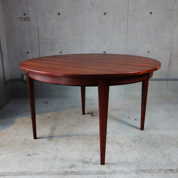 Round Dining Table Model 55 / Rosewood 