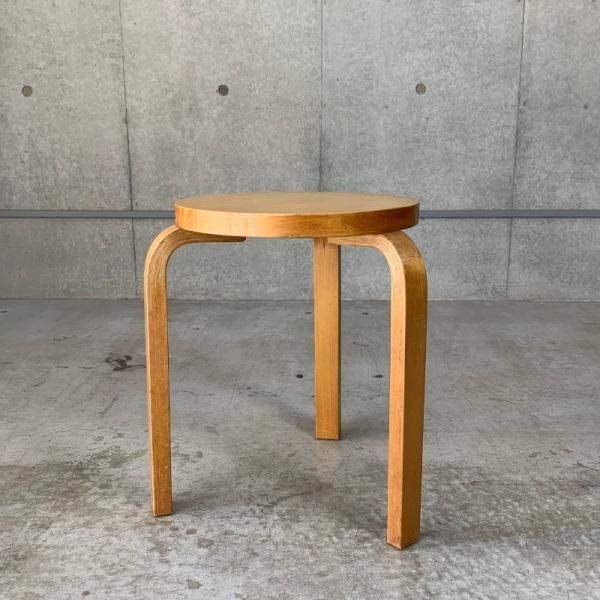 Artek］STOOL 60 ホワイトラッカーの紹介・購入ページ｜LT LOTTO