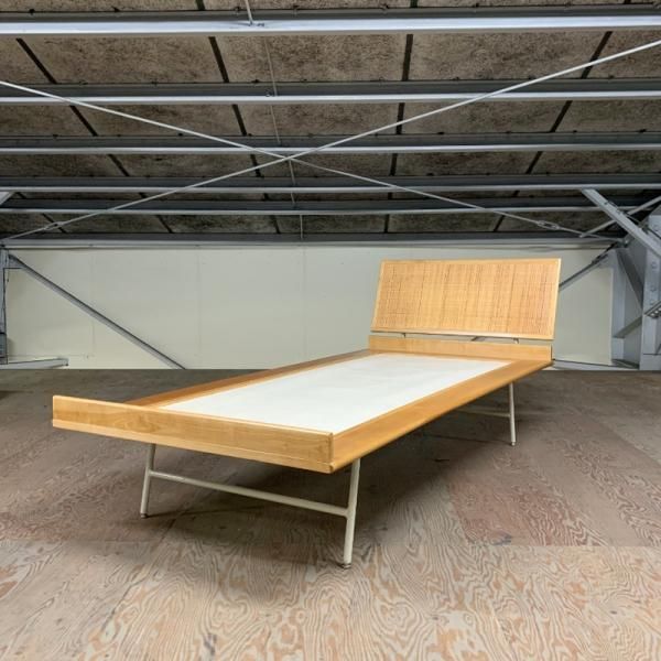 Nelson Thin Edge Bed - MID-Century MODERN Nelson Thin Edge Bed - MID-Century MODERN
