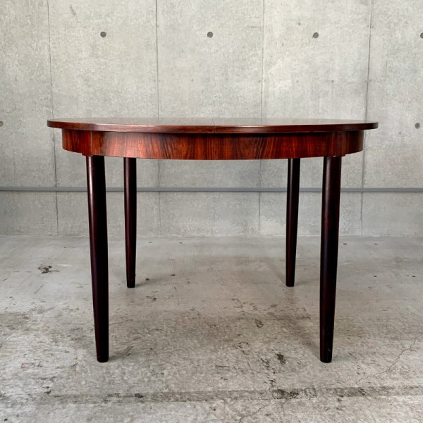 Round Dining Table  / Rosewood