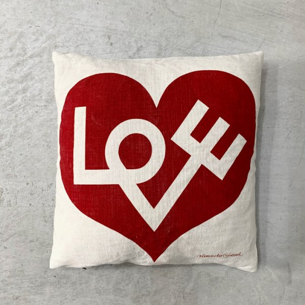 Graphic Print Cushion / Love Heart