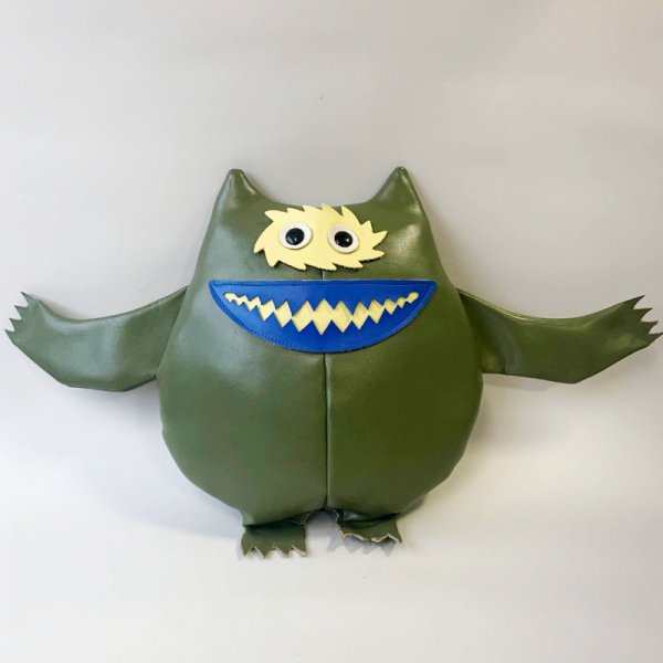 Nauga Monster Large (Vintage)<img class='new_mark_img2' src='https://img.shop-pro.jp/img/new/icons47.gif' style='border:none;display:inline;margin:0px;padding:0px;width:auto;' />