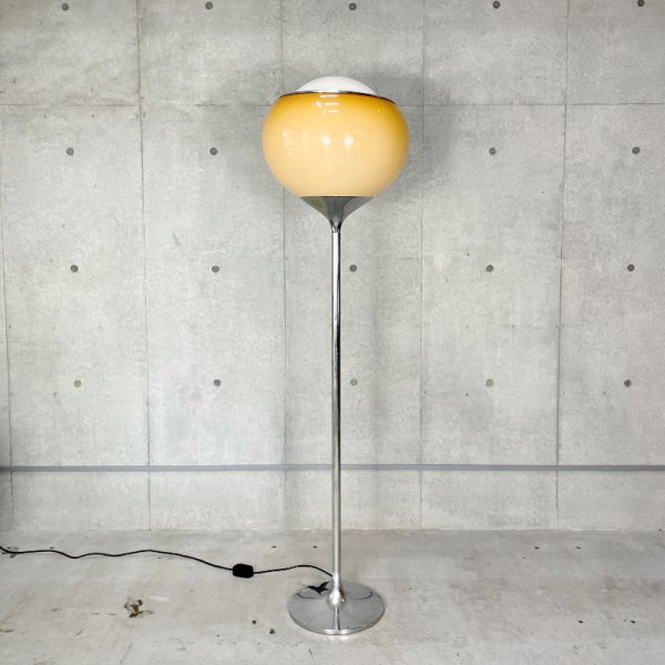 Flash Floor Lamp / Harvey Guzzini