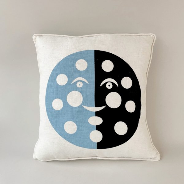 Graphic Print Cushion / Moon 
