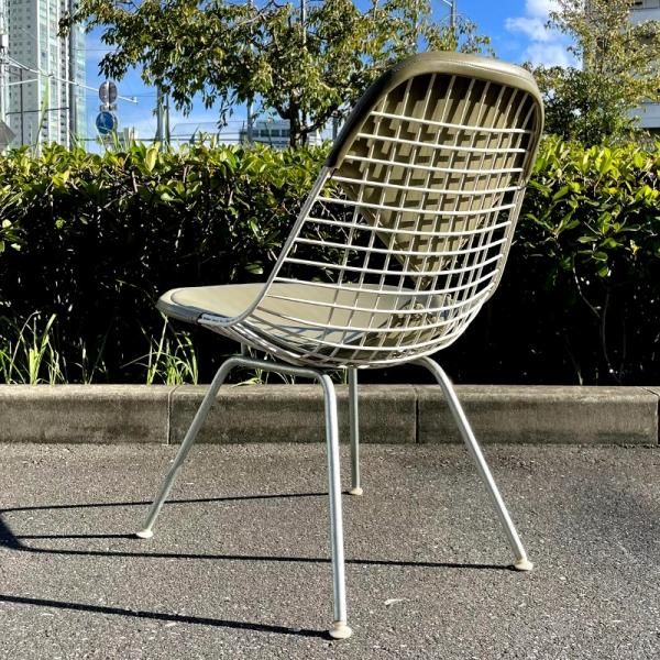 MKX-2 / Eames Wire Chair & H-Lounge Base with Bikini Pad
