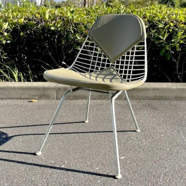 MKX-2 / Eames Wire Chair & H-Lounge Base with Bikini Pad