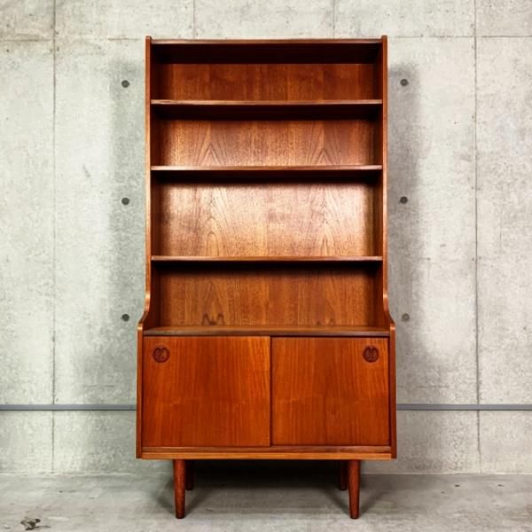 Johannes Sorth / Scandinavian Bookshelf