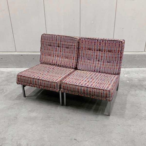 Model 2551 slipper chair / Florence Knoll