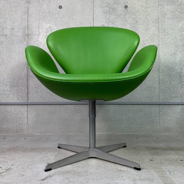 Swan Chair / Arne Jacobsen - MID-Century MODERN