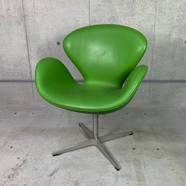 Swan Chair / Arne Jacobsen