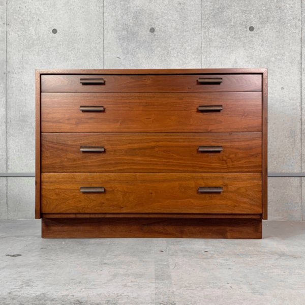 4 Drawer Chest / George Nakashima<img class='new_mark_img2' src='https://img.shop-pro.jp/img/new/icons5.gif' style='border:none;display:inline;margin:0px;padding:0px;width:auto;' />
