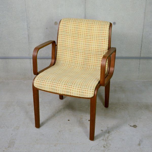 Stephens Arm Chair / Knoll