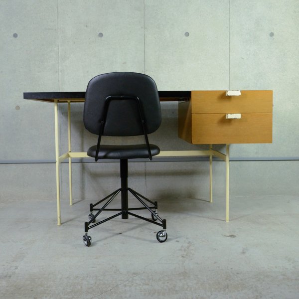 F031 Desk / Pierre Paulin（Used）