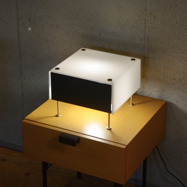 G60 Table Lamp / Pierre Guariche