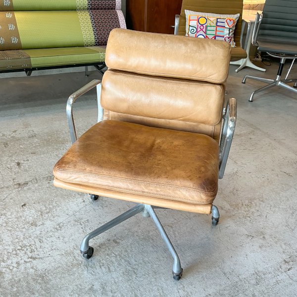 Eames Soft Pad Management Chair / Vintage