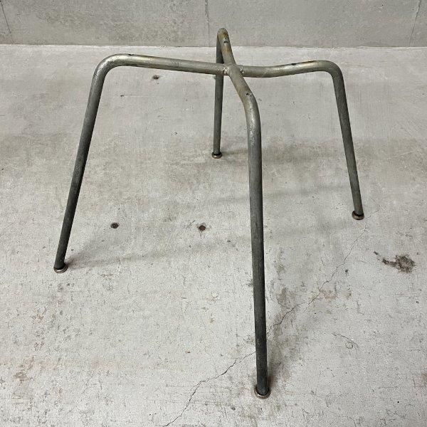 イームズベース - MID-Century MODERN