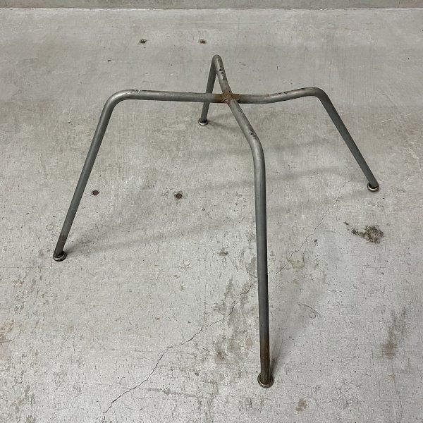 イームズ　ナウガレザー　hベース Eames H Base (Zinc) - NICK WHITE